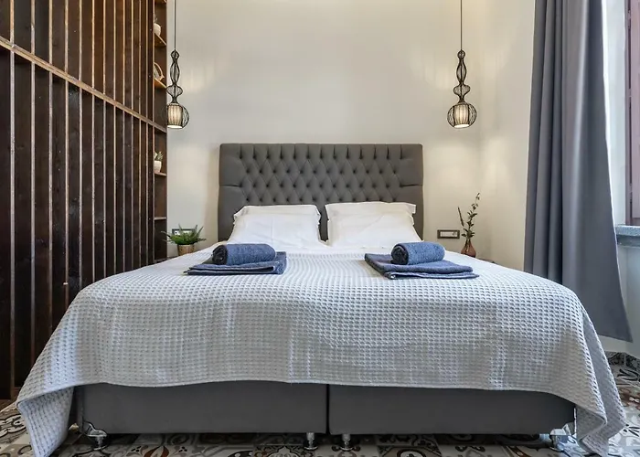 לינה וארוחת בוקר Casa Poli